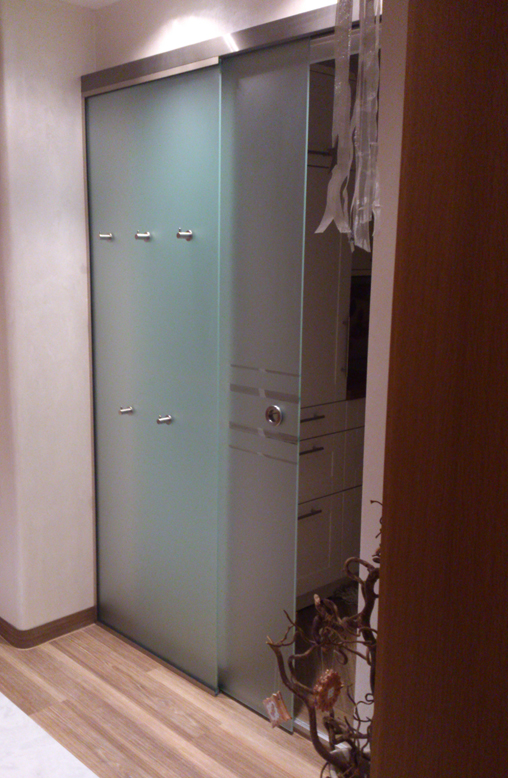 satinierte Glasschiebetür