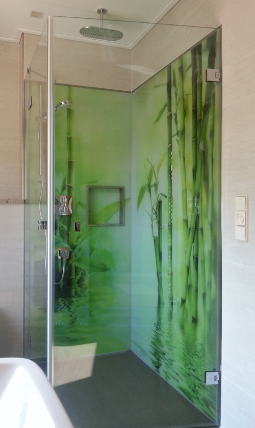 Duschabtrennung mit Bambusbild